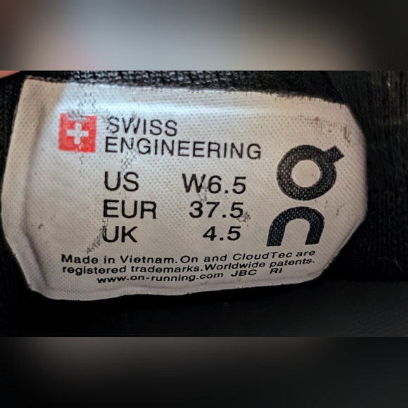 On Running Women's Cloudstratus in Black /Lilac size 6.5 - Picture 4 of 5